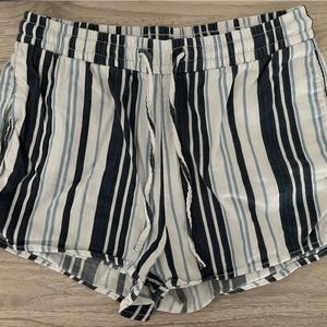 H&M Women’s US 2 Striped Summer Shorts